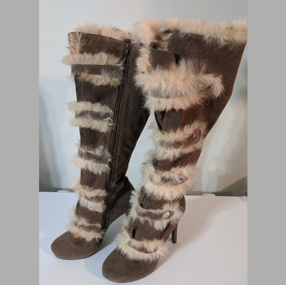 Knee high boots with fur trim